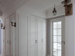 轻古典风卧室门效果图 白色木框玻璃门图片